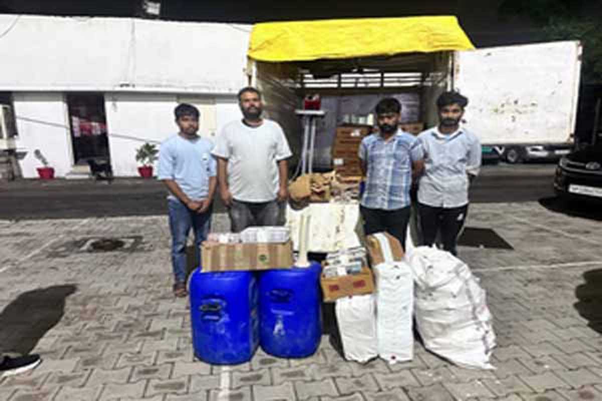 ग्रेटर नोएडा : एसटीएफ ने अवैध शराब फैक्ट्री का किया भंडाफोड़, 4 गिरफ्तार